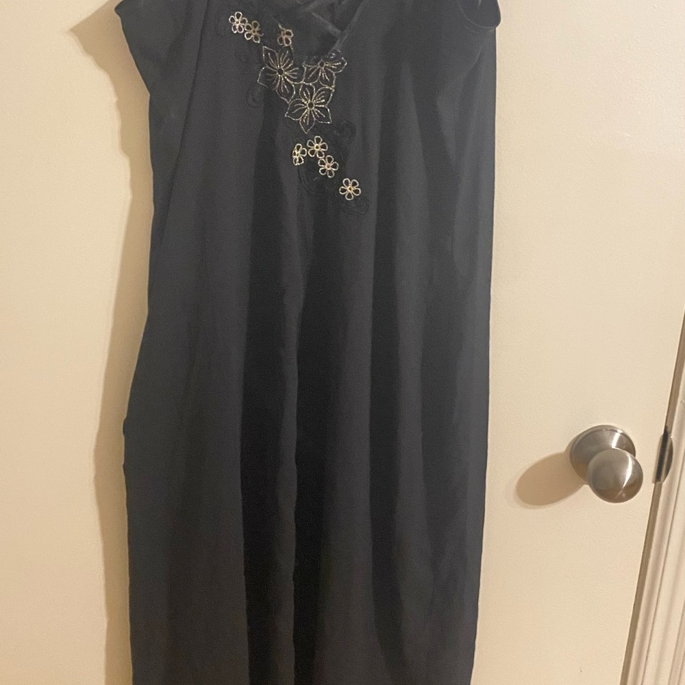 Linea Donatella Black Chemise with Floral Embroidery